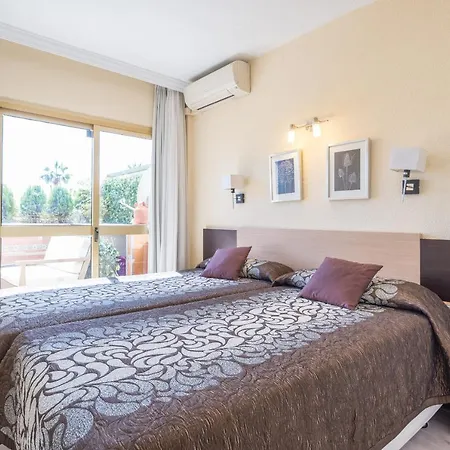 Apto Situado A 20 Metros De La Playa Con 3 Piscinas Apartment